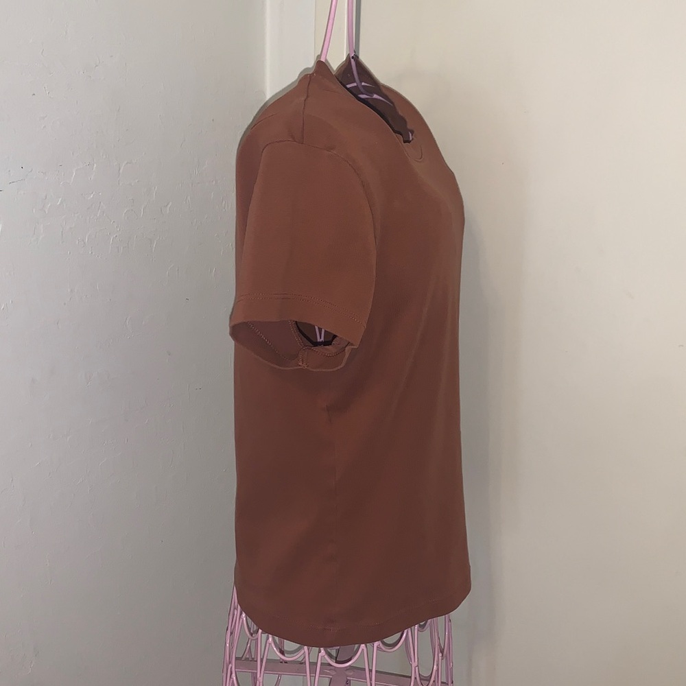 💝Like New Uniqlo brown S/S shirt - Medium - Picture 7 of 11